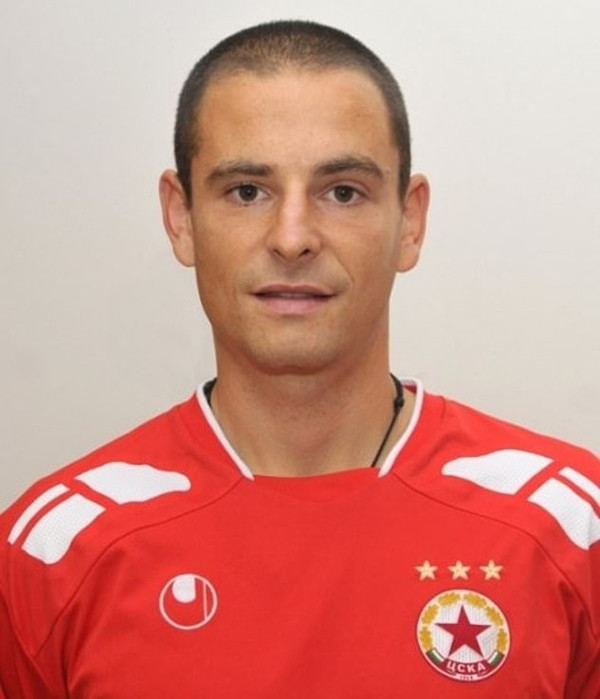 Chuyện thật như đùa: Giả làm cầu thủ, lừa đội bóng Champions League ký hợp đồng 500 triệu/ tháng ảnh 4