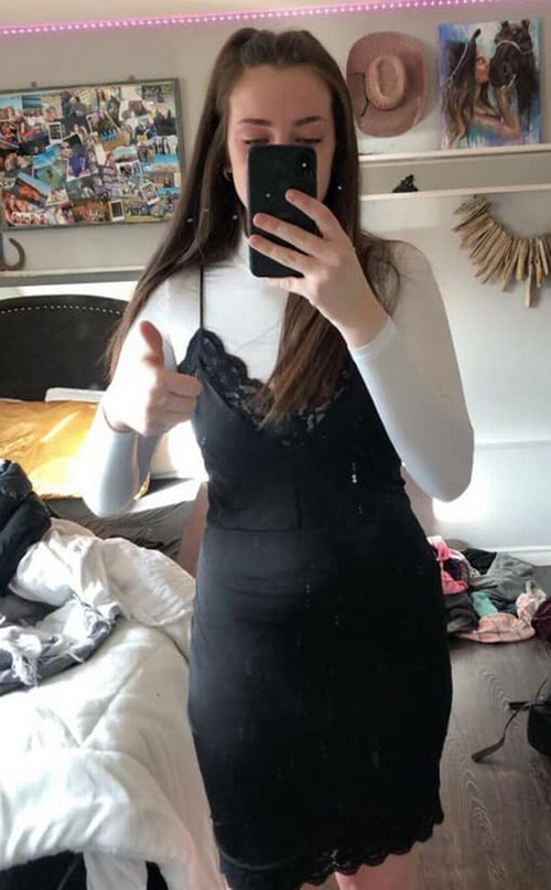 Chỉ vì mặc váy có viền ren đi học, nữ sinh lớp 12 bị mời về nhà còn cả lớp có phản ứng bất ngờ ảnh 2