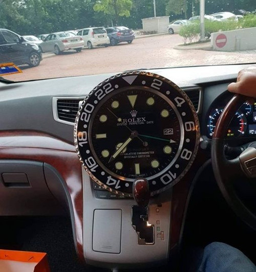 Cư dân mạng Malaysia lập nhóm Facebook “khoe giàu": Tưởng đáng chê, hóa ra ai cũng mê! ảnh 1