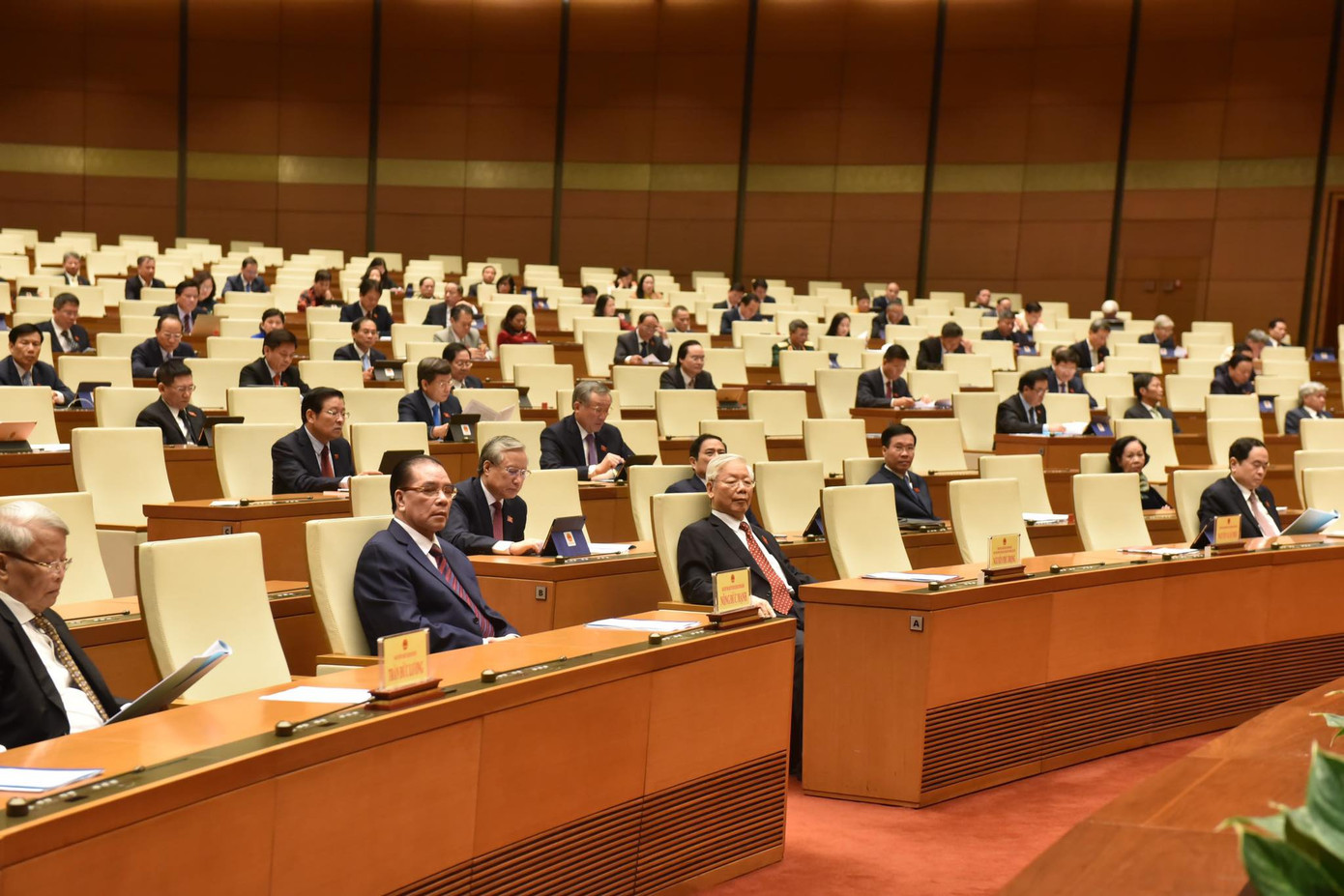 Quốc hội chia sẻ trước những đau thương, mất mát do mưa lũ miền Trung ảnh 1