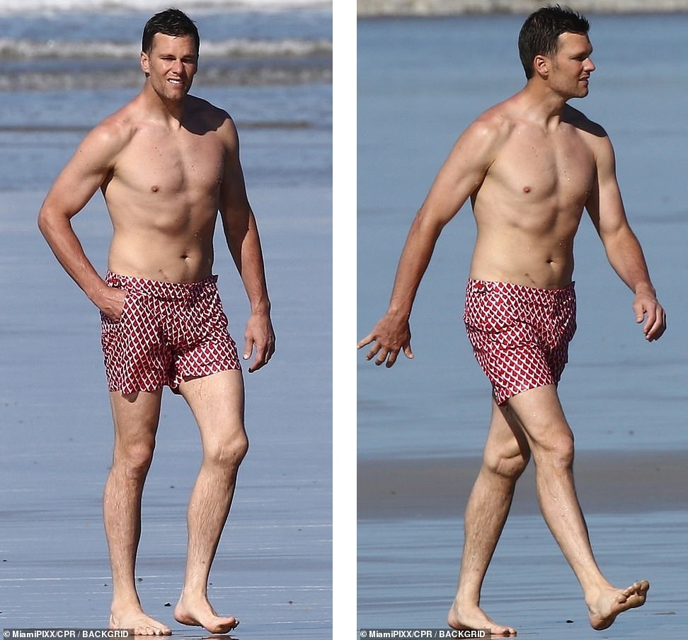 Gisele Bundchen khoe body ‘cực phẩm’, hôn đắm đuối ông xã trên bãi biển ảnh 7