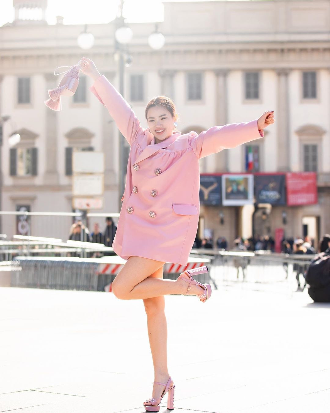 Cập nhật những sao Việt xem thời trang ở Ý, Pháp về bị cách ly vì dịch Covid-19 ảnh 7