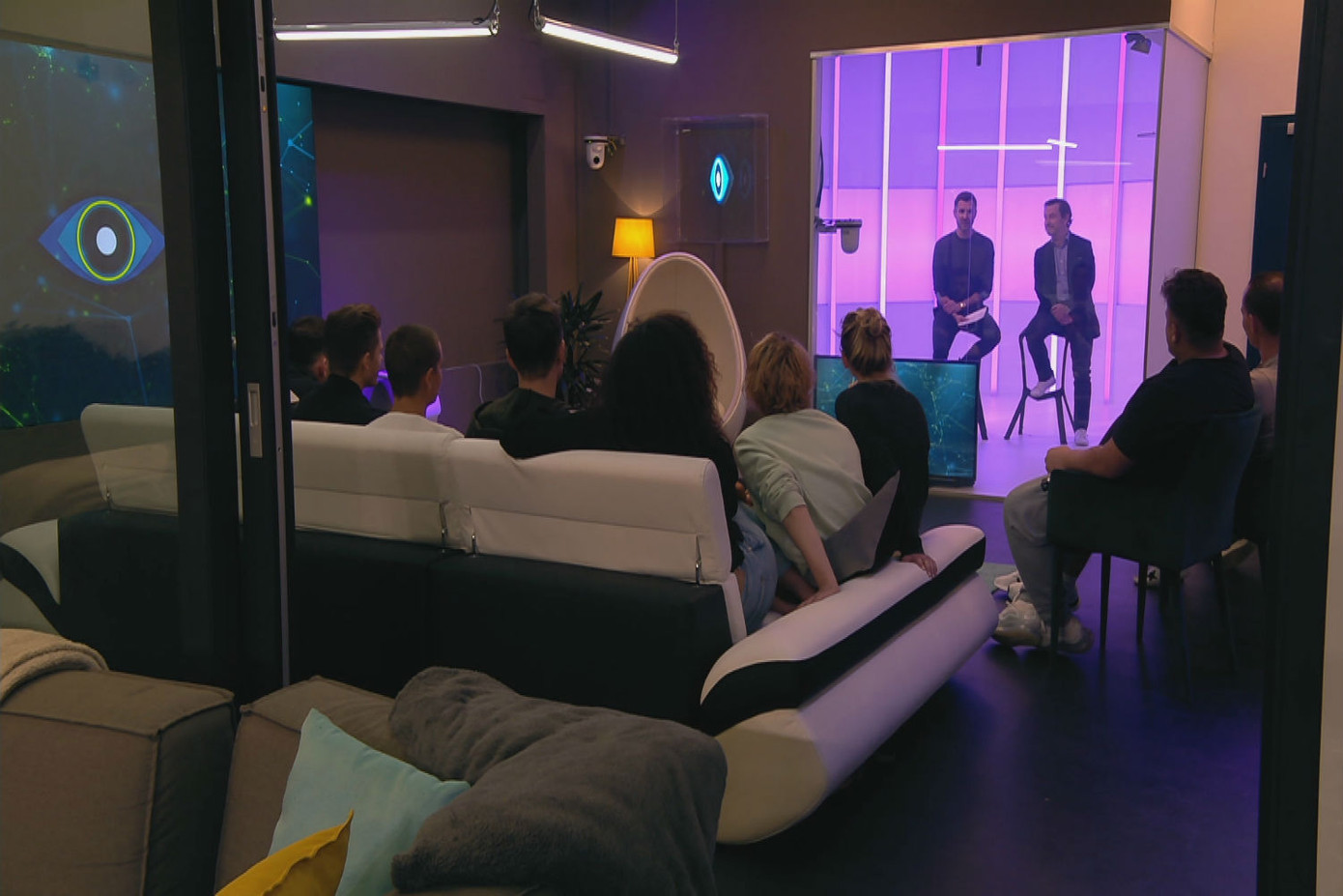 Loạt người chơi show truyền hình không hề biết về đại dịch toàn cầu Covid-19 ảnh 1