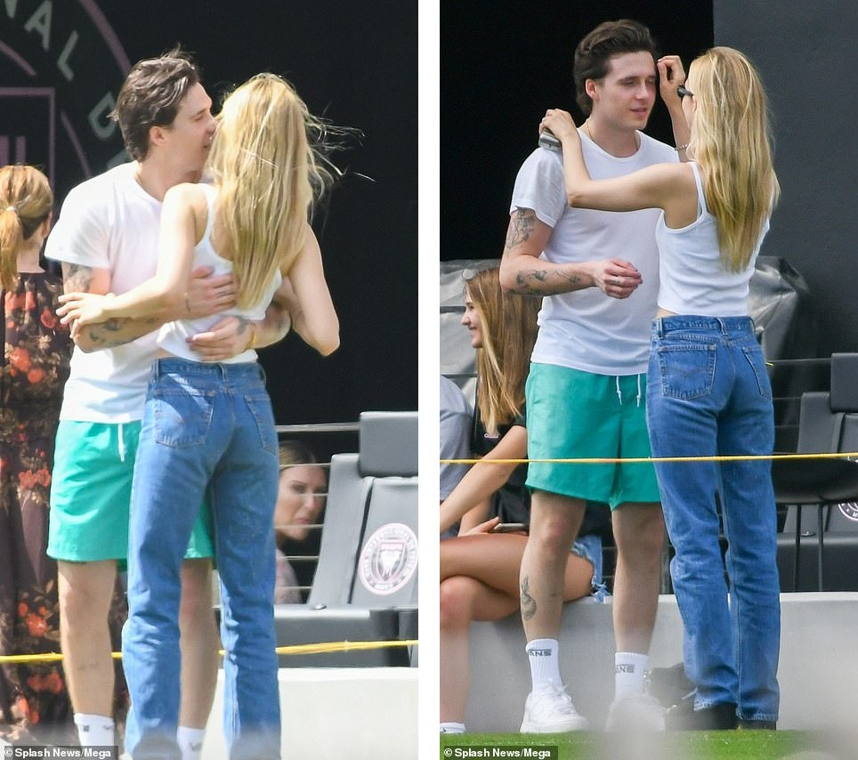 Vợ chồng Beckham dẫn con đi đá bóng giữa mùa dịch, ôm hôn đắm đuối ảnh 9