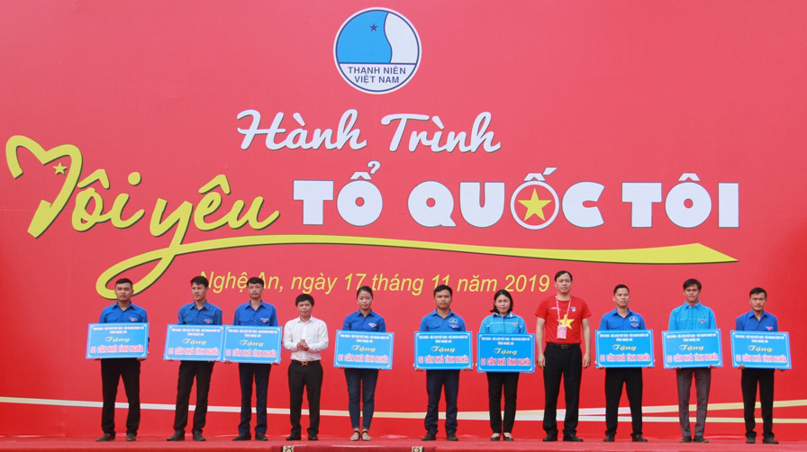 Nhiều hoạt động Tôi yêu Tổ quốc tôi trên quê hương Bác Hồ ảnh 5