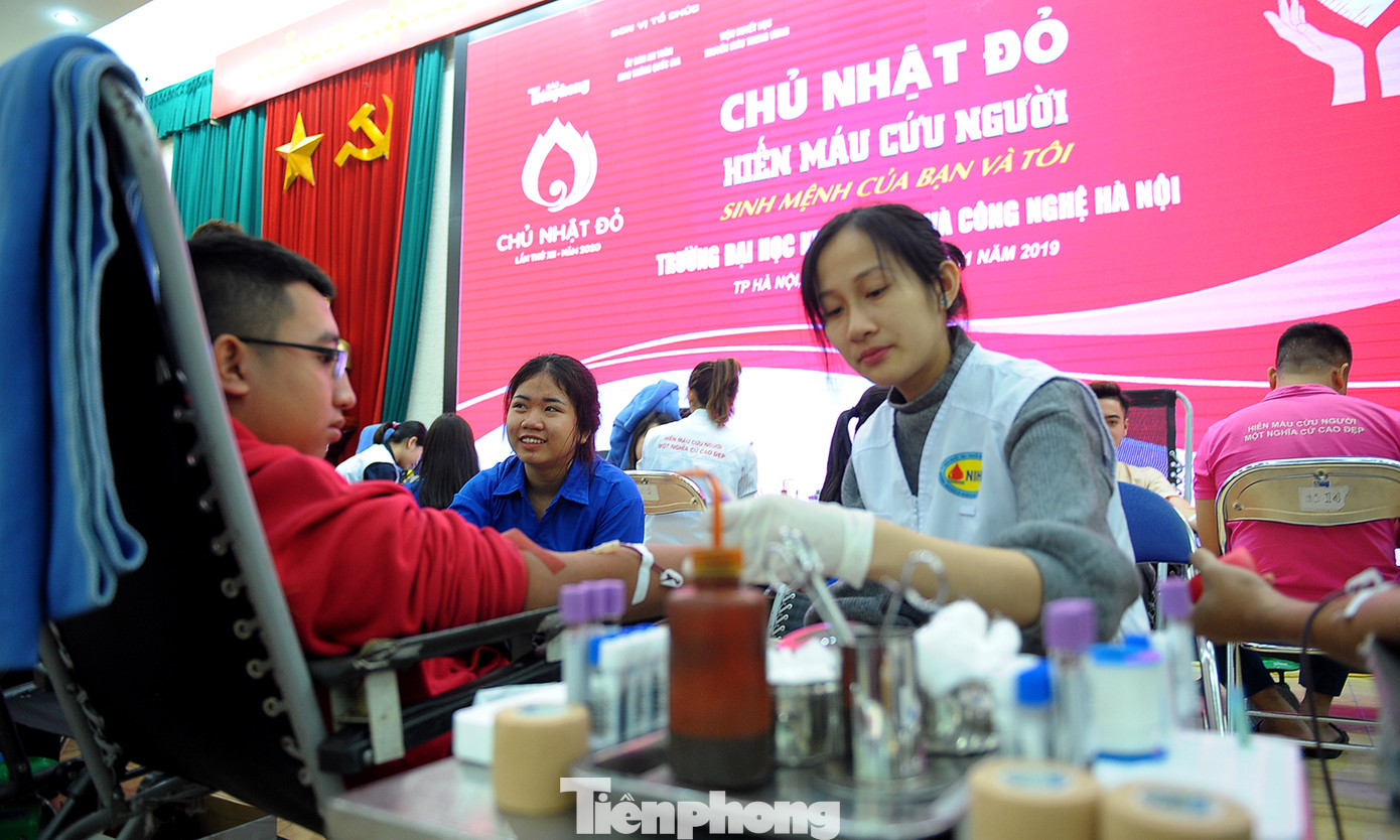 Sinh viên Kinh doanh Công nghệ tưng bừng hiến máu khởi động Chủ nhật Đỏ 2020 ảnh 15