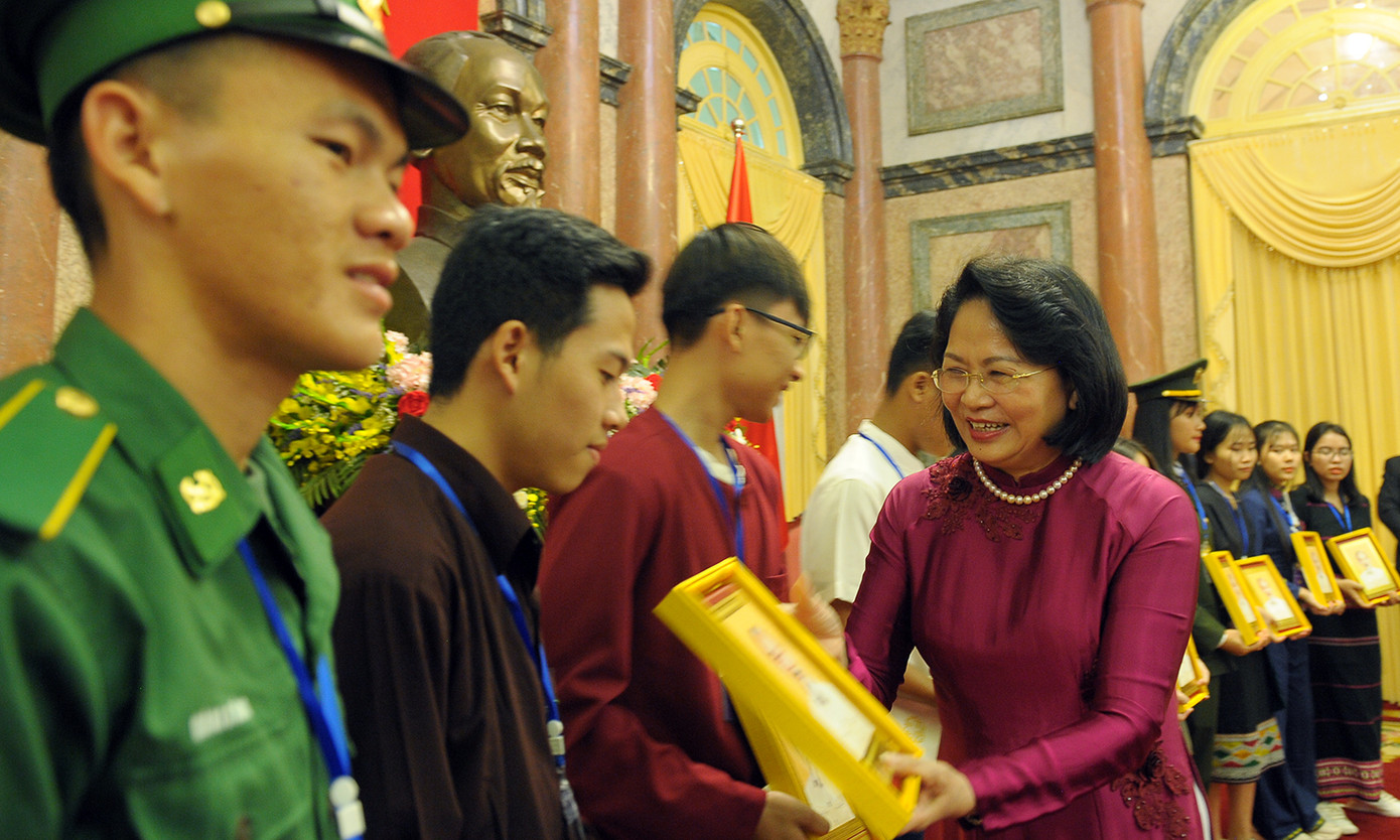 Phó Chủ tịch nước gặp gỡ 120 gương dân tộc thiểu số xuất sắc năm 2019 ảnh 7