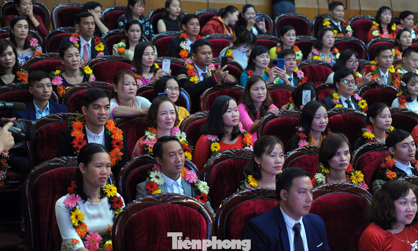 Tuyên dương 63 giáo viên 'gieo chữ trên mây, ươm chữ trên núi' ảnh 4