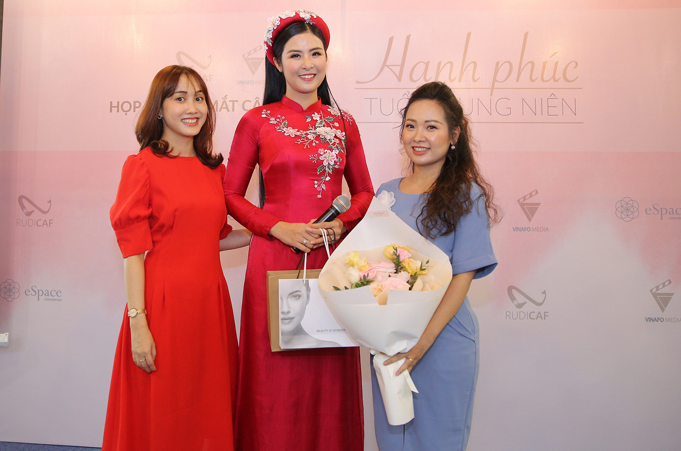 Hoa hậu Ngọc Hân trở thành 'trùm mối sỉ' ảnh 1