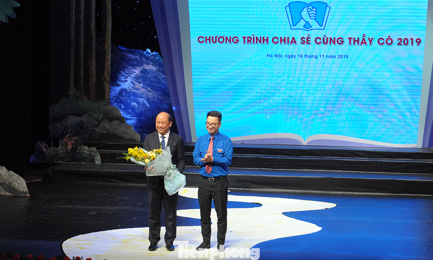 Tuyên dương 63 giáo viên 'gieo chữ trên mây, ươm chữ trên núi' ảnh 7