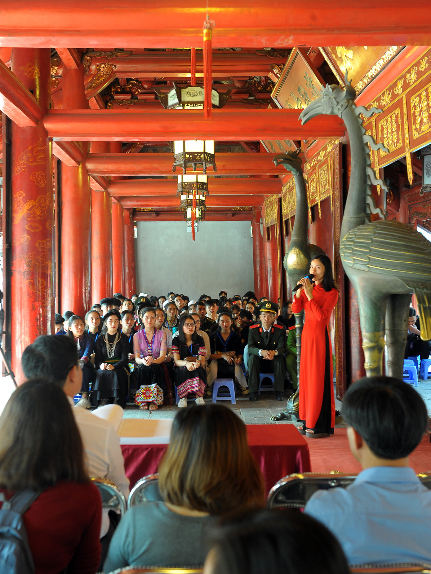 120 gương dân tộc thiểu số dâng hương, ghi sổ vàng Văn Miếu - Quốc Tử Giám ảnh 6