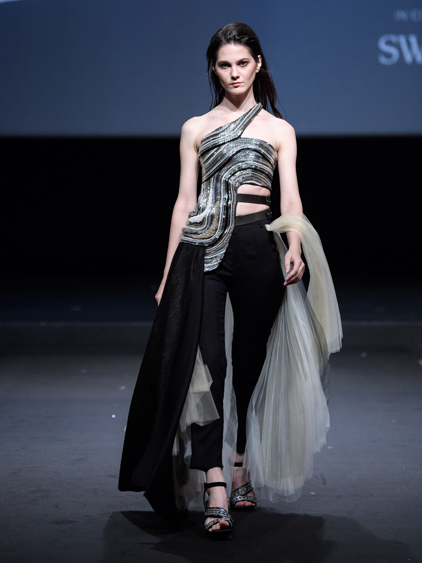 Nhà thiết kế trẻ Việt chinh phục 5 tổng biên tập của 5 quốc gia ảnh 4