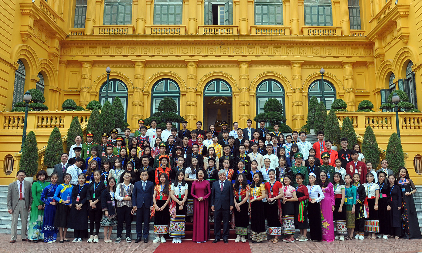 Phó Chủ tịch nước gặp gỡ 120 gương dân tộc thiểu số xuất sắc năm 2019 ảnh 9