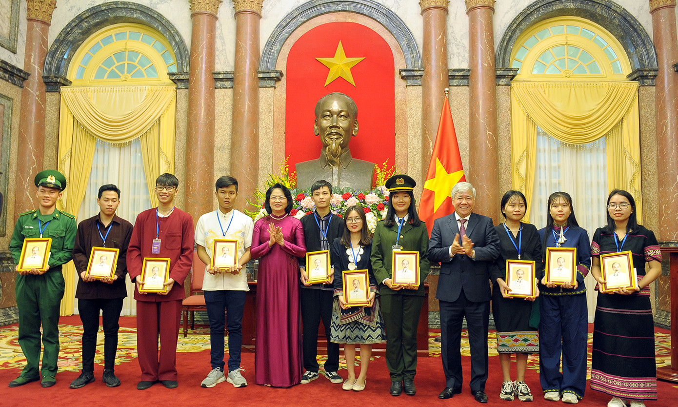 Phó Chủ tịch nước gặp gỡ 120 gương dân tộc thiểu số xuất sắc năm 2019 ảnh 8