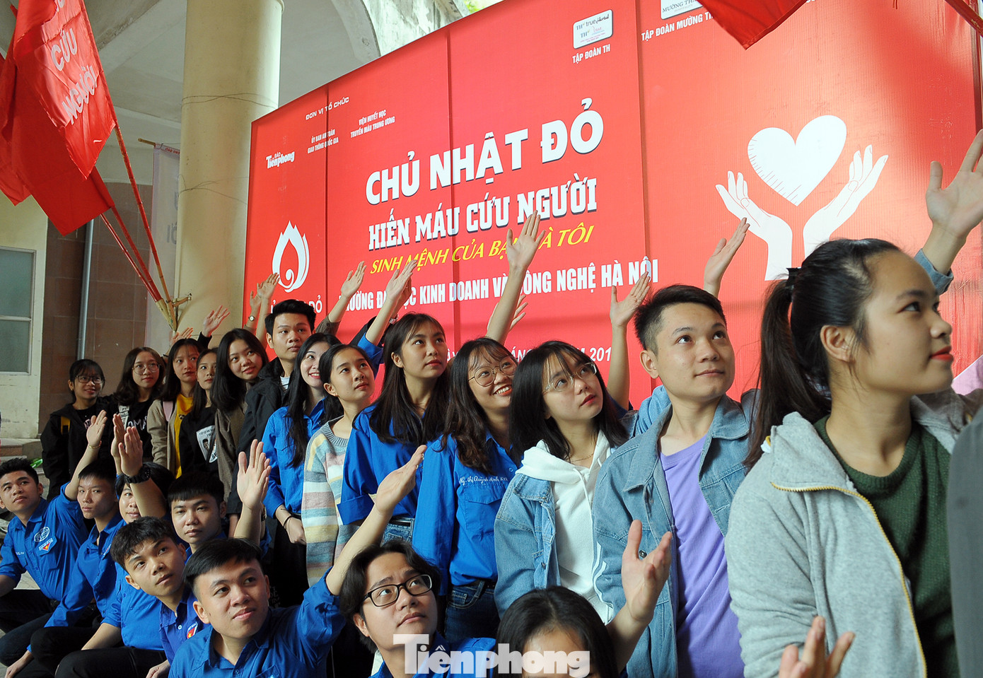 Sinh viên Kinh doanh Công nghệ tưng bừng hiến máu khởi động Chủ nhật Đỏ 2020 ảnh 1