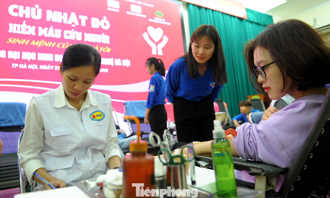 Sinh viên Kinh doanh Công nghệ tưng bừng hiến máu khởi động Chủ nhật Đỏ 2020 ảnh 7
