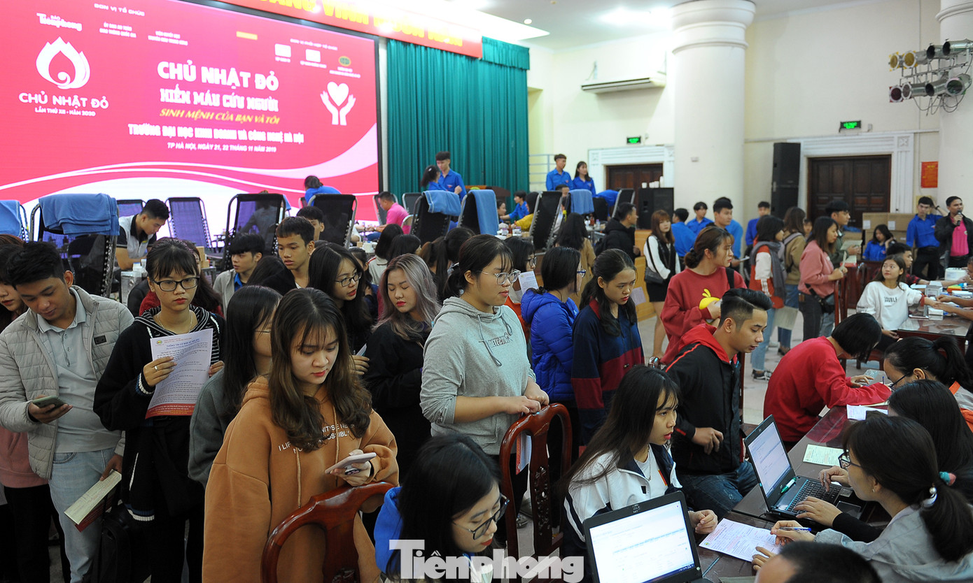 Sinh viên Kinh doanh Công nghệ tưng bừng hiến máu khởi động Chủ nhật Đỏ 2020 ảnh 14
