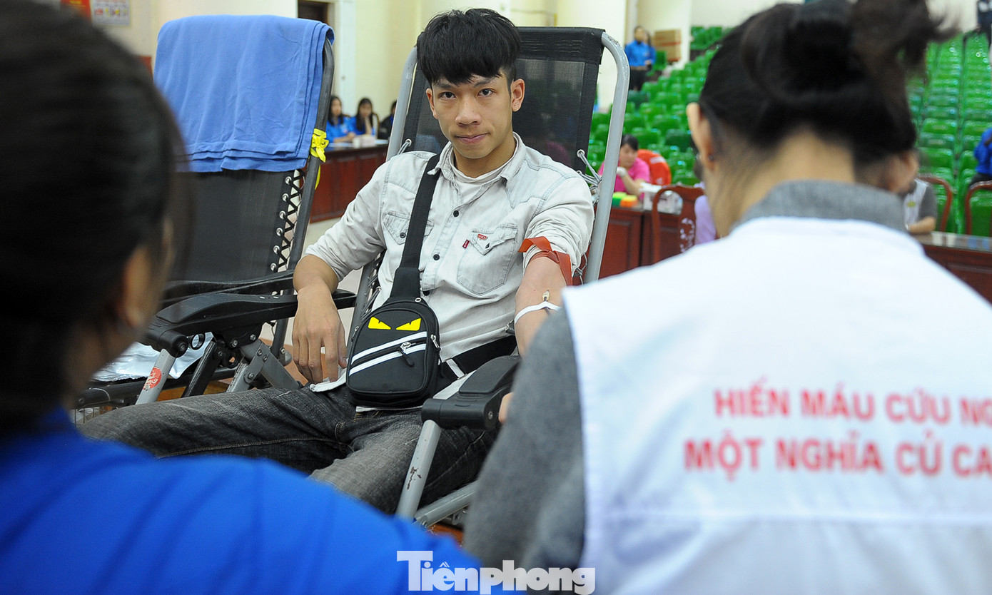 Sinh viên Kinh doanh Công nghệ tưng bừng hiến máu khởi động Chủ nhật Đỏ 2020 ảnh 8