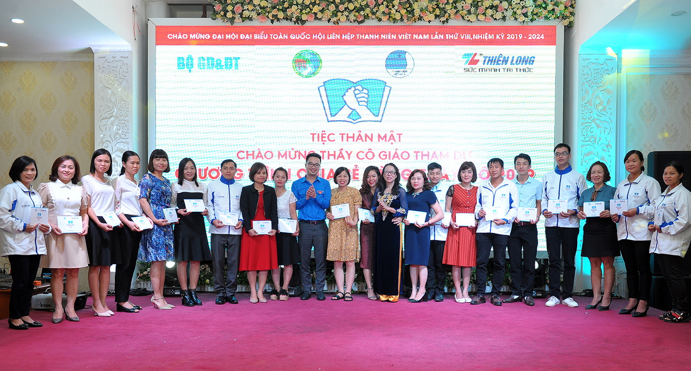 Chia sẻ cùng thầy cô trao tặng sổ tiết kiệm 63 giáo viên vùng cao ảnh 1