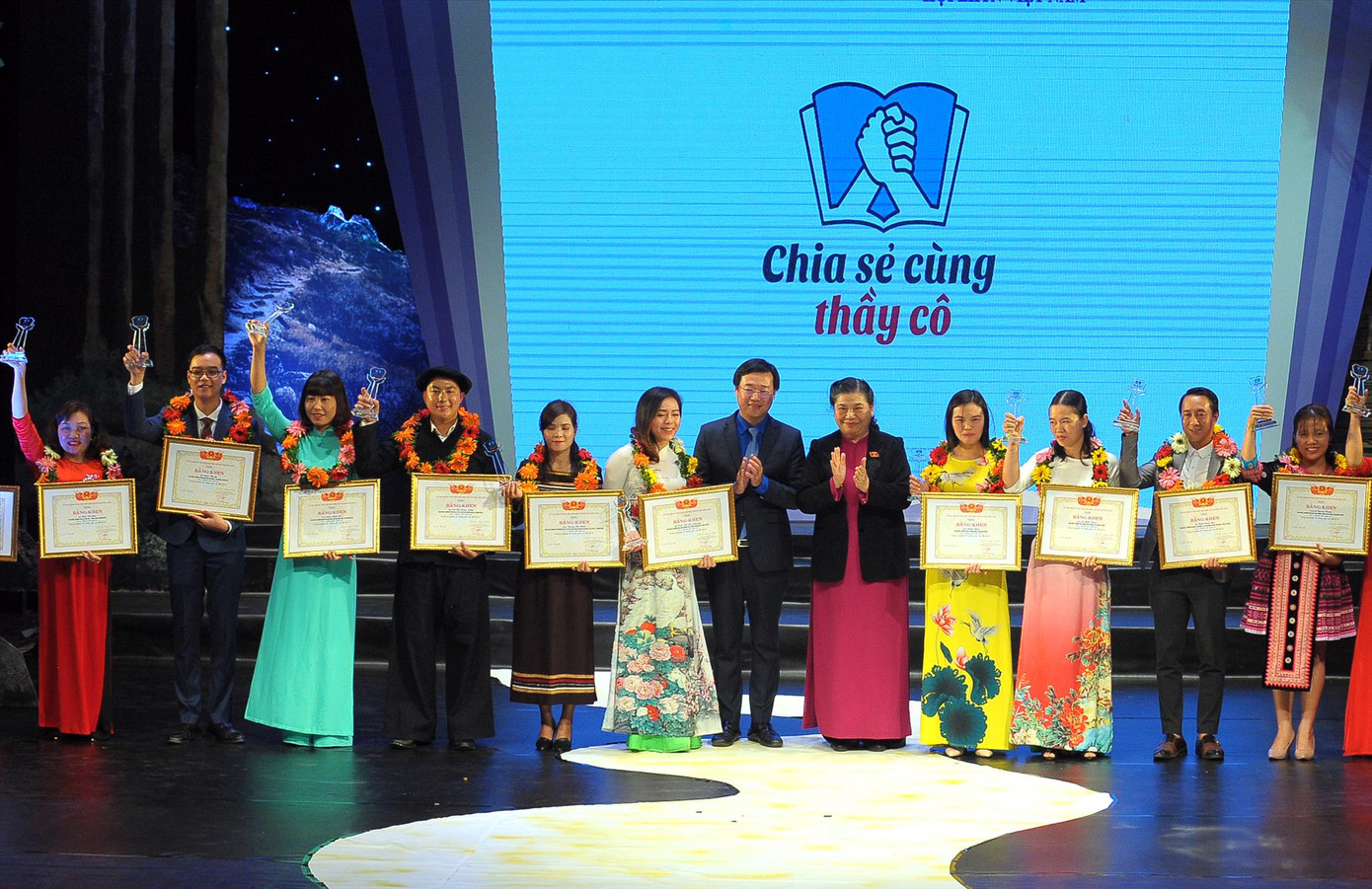 Tuổi 20 địu chữ, gùi nhạc lên non ảnh 4