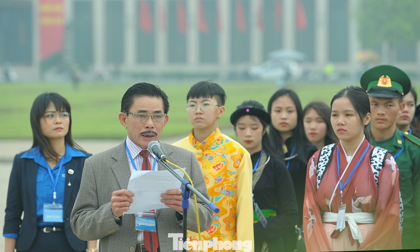 Thanh niên dân tộc thiểu số xuất sắc báo công, viếng lăng Bác ảnh 4