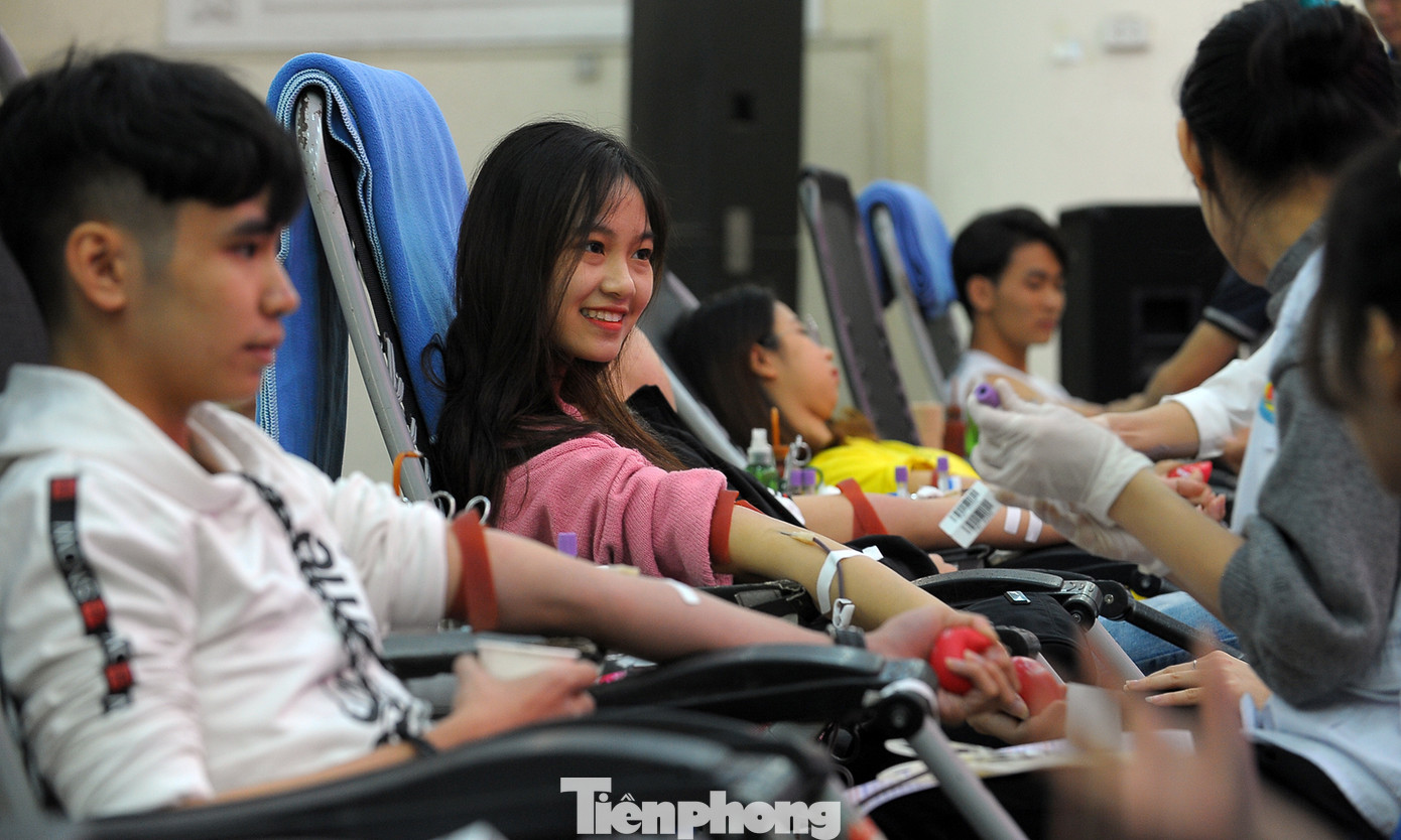 Sinh viên Kinh doanh Công nghệ tưng bừng hiến máu khởi động Chủ nhật Đỏ 2020 ảnh 12