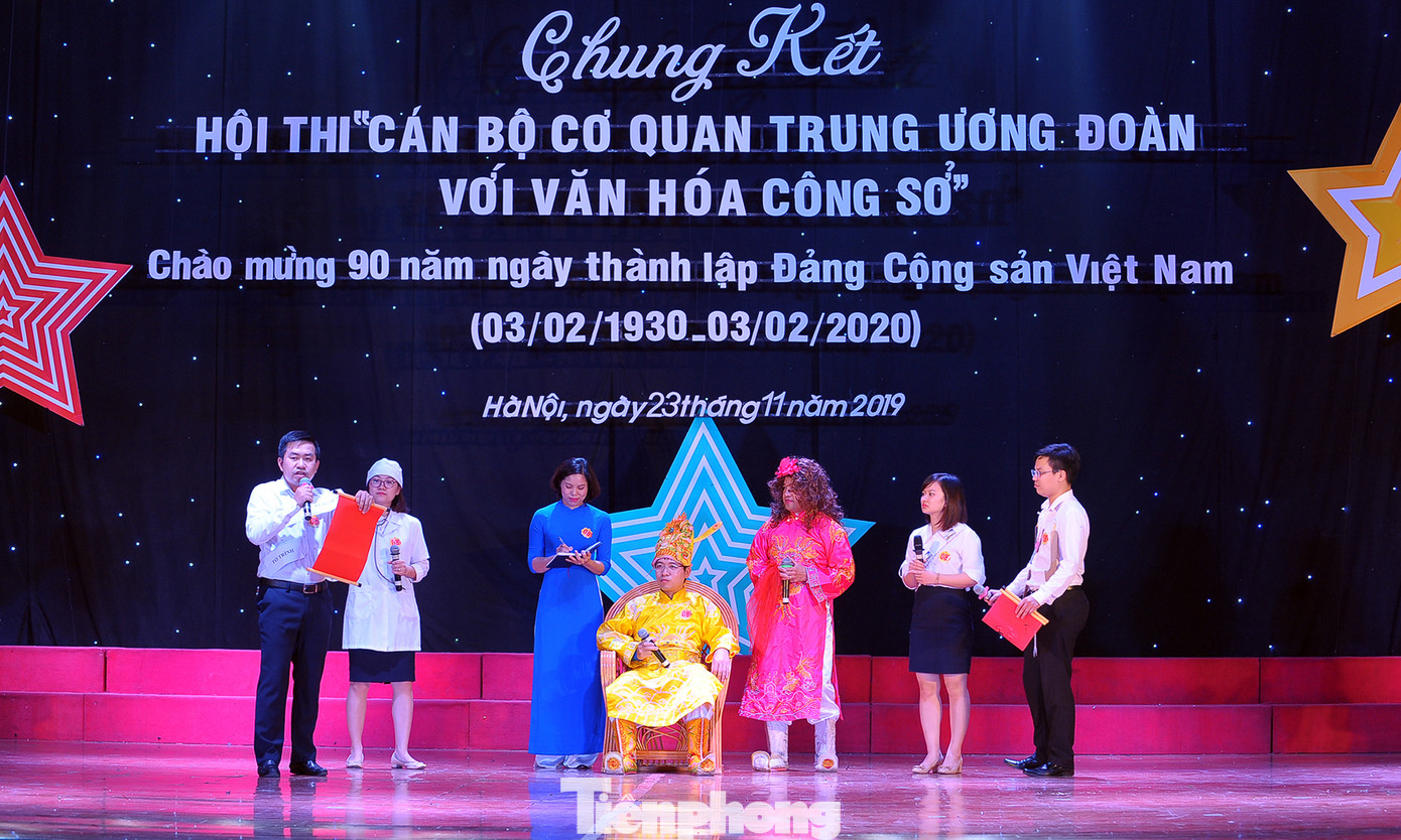 Hiện tượng 'siêu to khổng lồ', Táo quân lên sân khấu hội thi văn hóa công sở ảnh 9