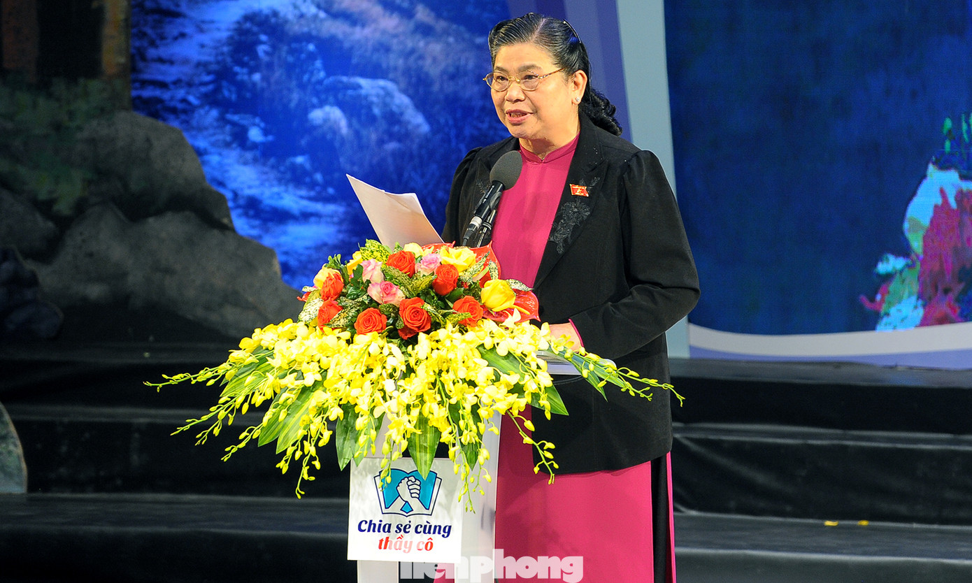 Tuyên dương 63 giáo viên 'gieo chữ trên mây, ươm chữ trên núi' ảnh 3