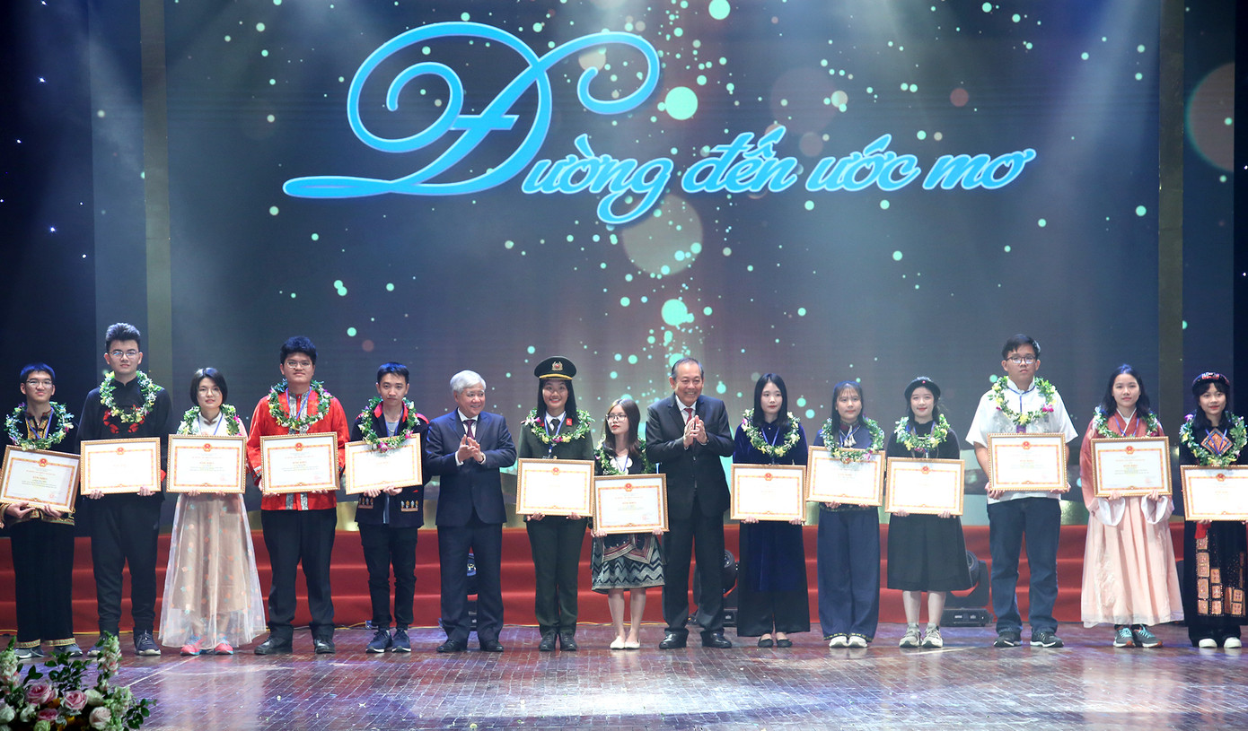 Vinh danh 120 học sinh, sinh viên, thanh niên dân tộc thiểu số xuất sắc tiêu biểu 2019 ảnh 9