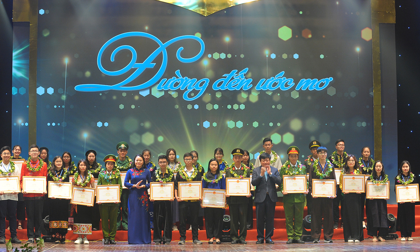 Vinh danh 120 học sinh, sinh viên, thanh niên dân tộc thiểu số xuất sắc tiêu biểu 2019 ảnh 4