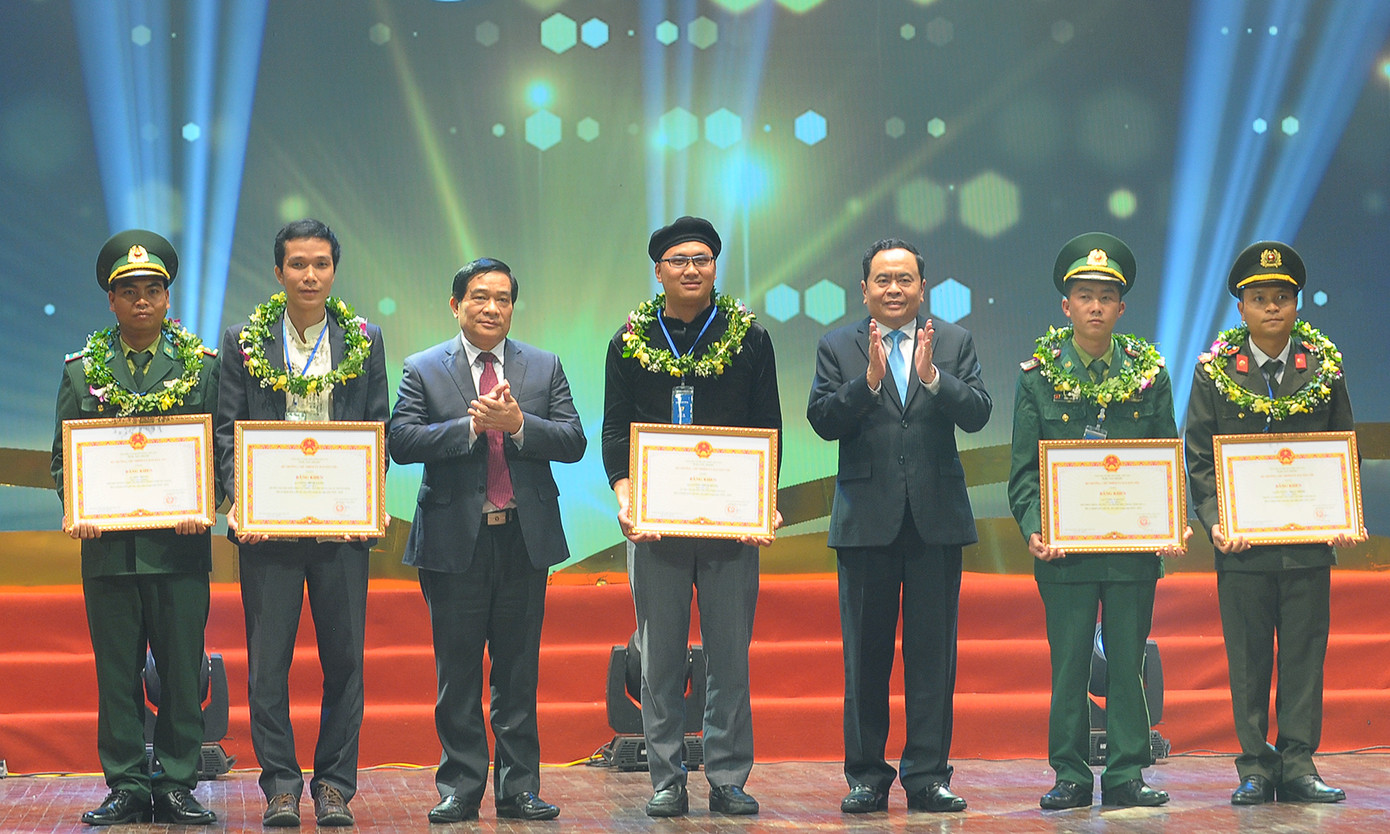 Vinh danh 120 học sinh, sinh viên, thanh niên dân tộc thiểu số xuất sắc tiêu biểu 2019 ảnh 6