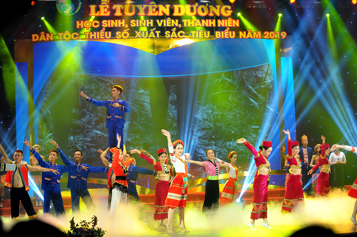 Vinh danh 120 học sinh, sinh viên, thanh niên dân tộc thiểu số xuất sắc tiêu biểu 2019 ảnh 1