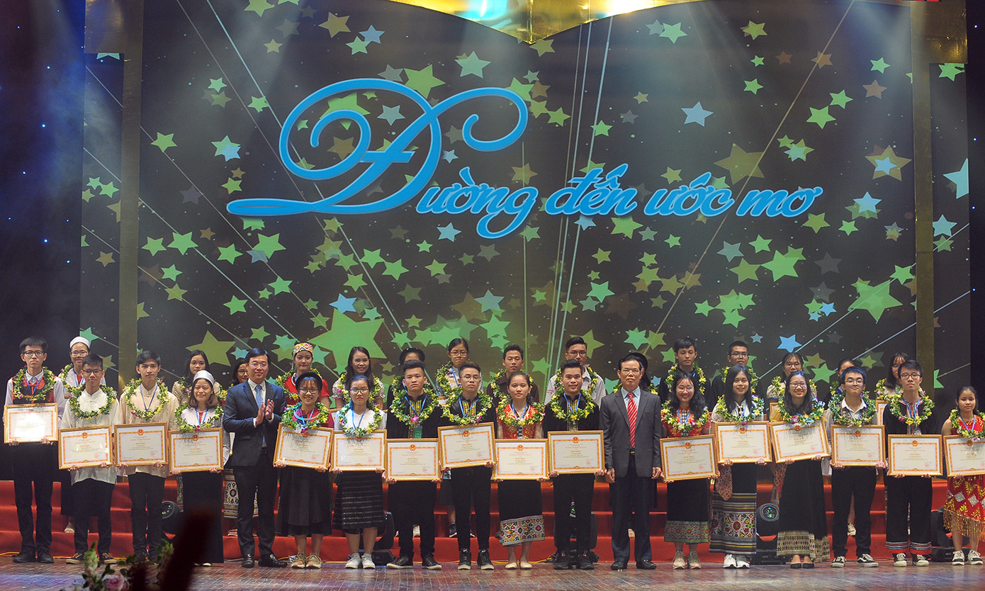 Vinh danh 120 học sinh, sinh viên, thanh niên dân tộc thiểu số xuất sắc tiêu biểu 2019 ảnh 5