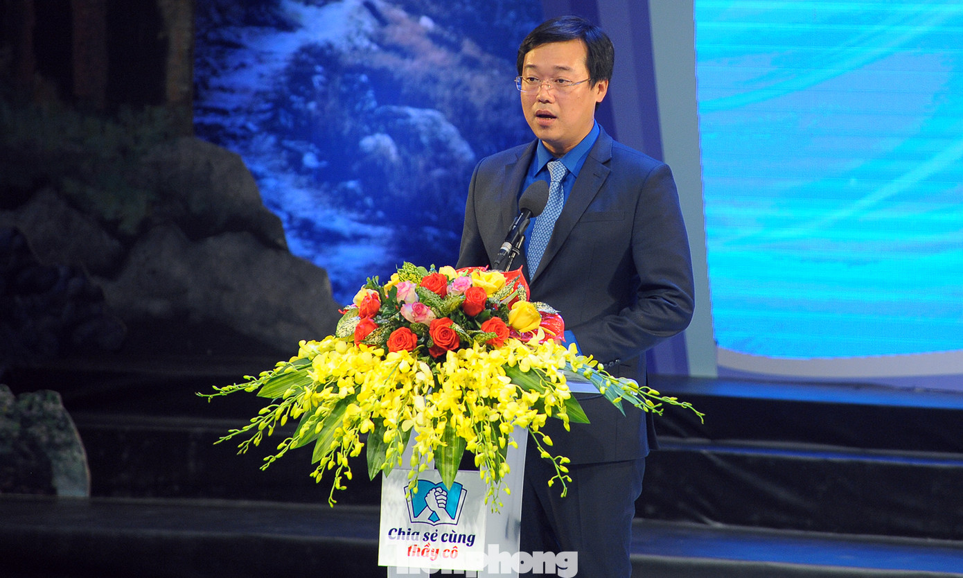 Tuyên dương 63 giáo viên 'gieo chữ trên mây, ươm chữ trên núi' ảnh 5