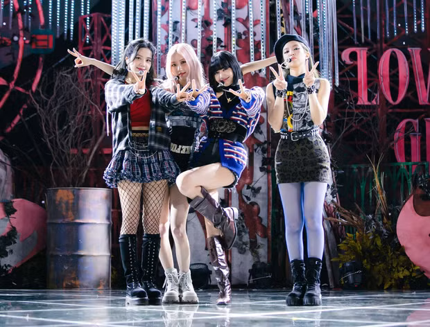 Chỉ vì “trùm cuối” Jisoo mà BLACKPINK muốn có tấm ảnh chụp chung lung linh cũng khó ảnh 2