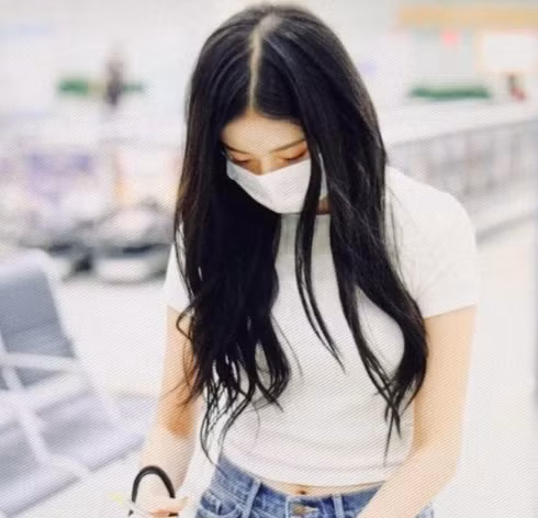 Jennie khoe ảnh selfie “xinh muốn xỉu” nhưng netizen lại soi ra một chi tiết đáng lo lắng ảnh 7