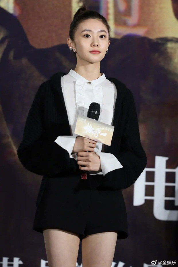 Nhìn Jennie đụng hàng váy Chanel với “Mưu nữ lang” mới thấy “quan trọng vẫn là thần thái” ảnh 2