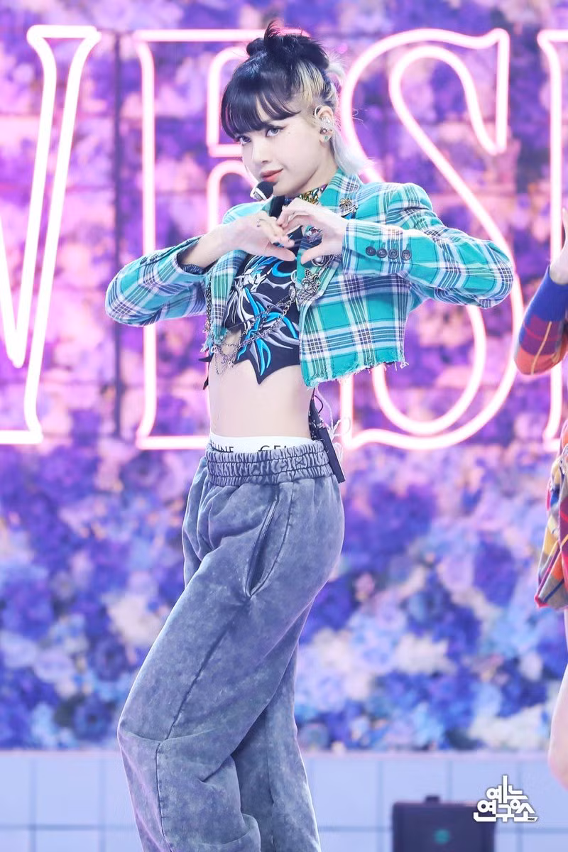 Nhìn Ngọc Trinh hai lần đụng hàng BLACKPINK mới thấy không phải cứ hở nhiều là đẹp ảnh 3