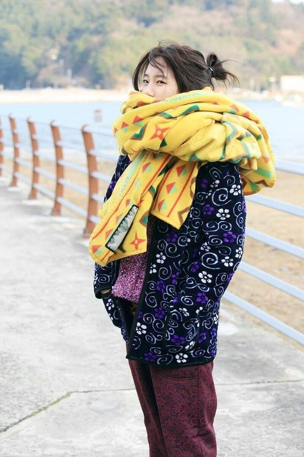 Fan truy tìm xuất xứ “chiếc chăn trứng cuộn” luôn ở bên Suzy suốt 8 năm qua ảnh 6