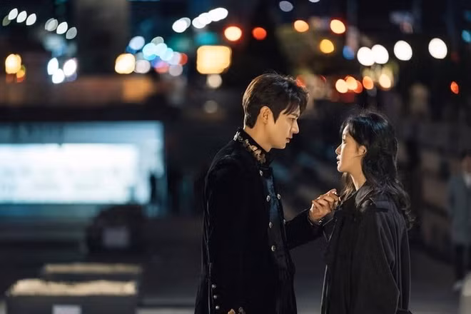 Không tung teaser thì thôi, đã tung thì “Quân Vương Bất Diệt” ra liền hai cái mới chịu ảnh 1