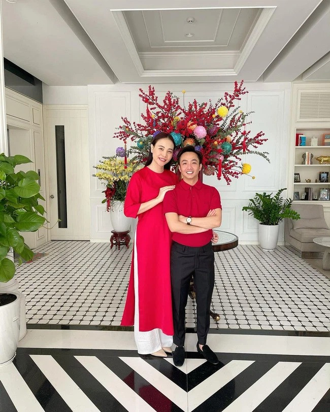 Ngắm sao Việt khoe áo dài ngày Tết mới thấy không phải túi hàng hiệu mà túi cói lên ngôi ảnh 7