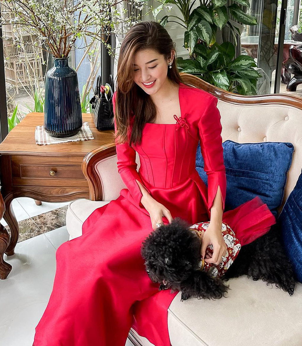 Ngắm sao Việt khoe áo dài ngày Tết mới thấy không phải túi hàng hiệu mà túi cói lên ngôi ảnh 8