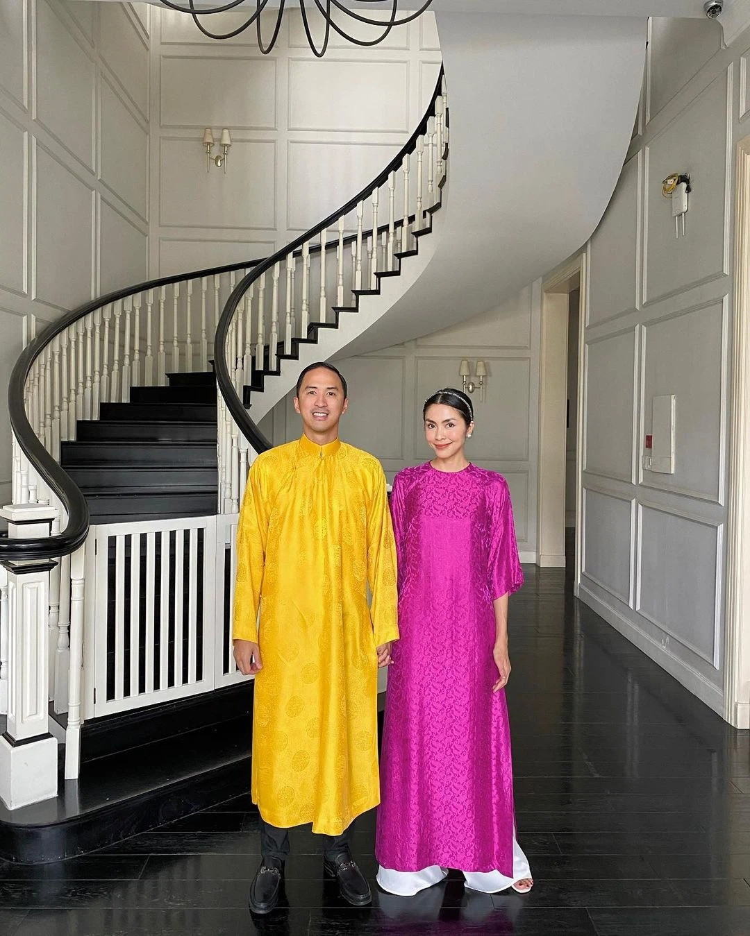 Ngắm sao Việt khoe áo dài ngày Tết mới thấy không phải túi hàng hiệu mà túi cói lên ngôi ảnh 6