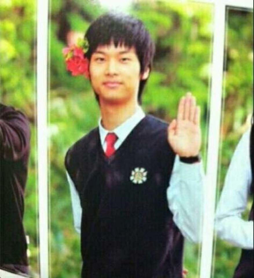 Phì cười với 10 bức ảnh khiến idol K-Pop ngượng chỉ muốn chui xuống đất ảnh 4