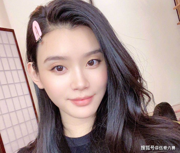 Chỉ với hai bài đăng, Ming Xi đã chứng tỏ EQ đủ cao để làm dâu nhà “vua sòng bạc” ảnh 3