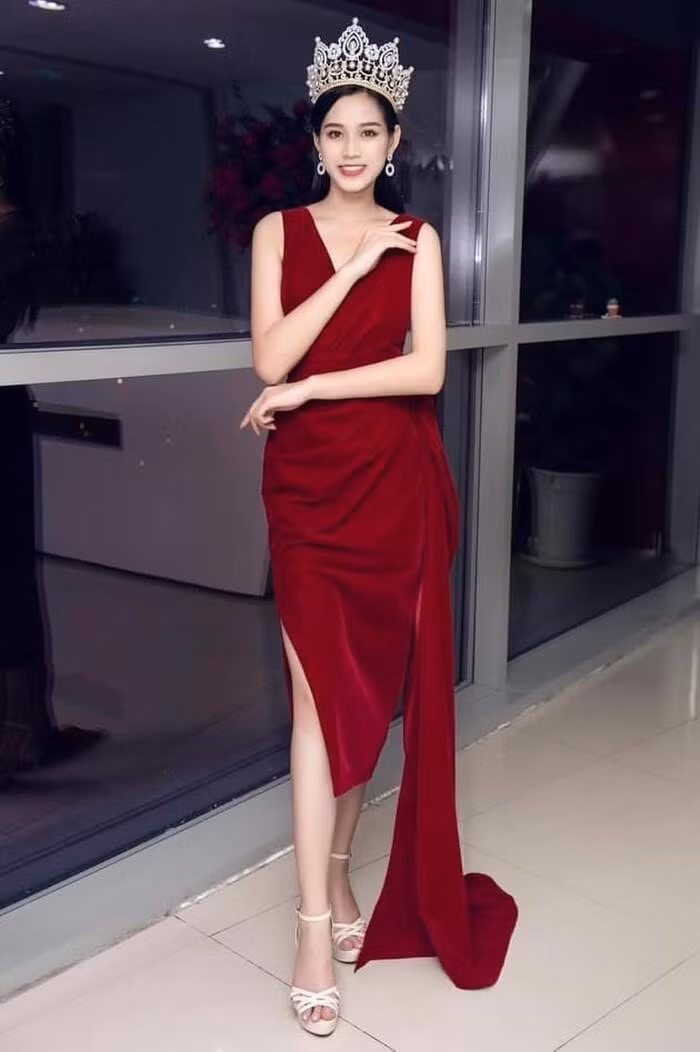 Những kiểu váy tôn vóc dáng cực phẩm của Đỗ Thị Hà, riêng 2 mẫu này Hoa Hậu cần né xa ảnh 5