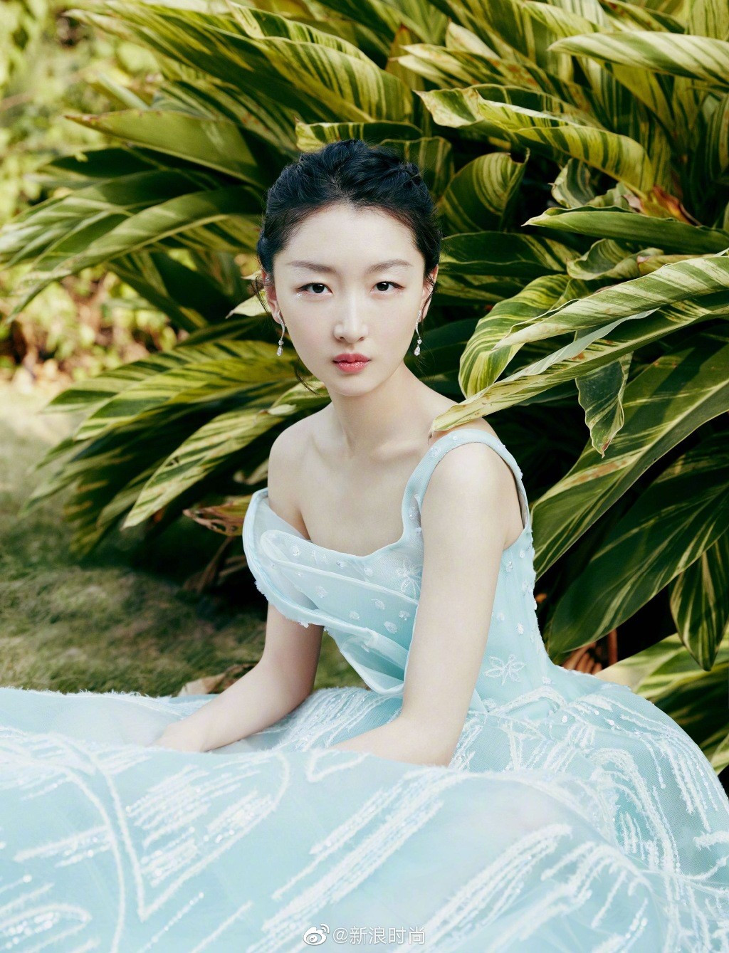 Học ngay Tam kim Ảnh hậu Châu Đông Vũ tuyệt chiêu này để “dù phẳng vẫn đẹp” ảnh 6