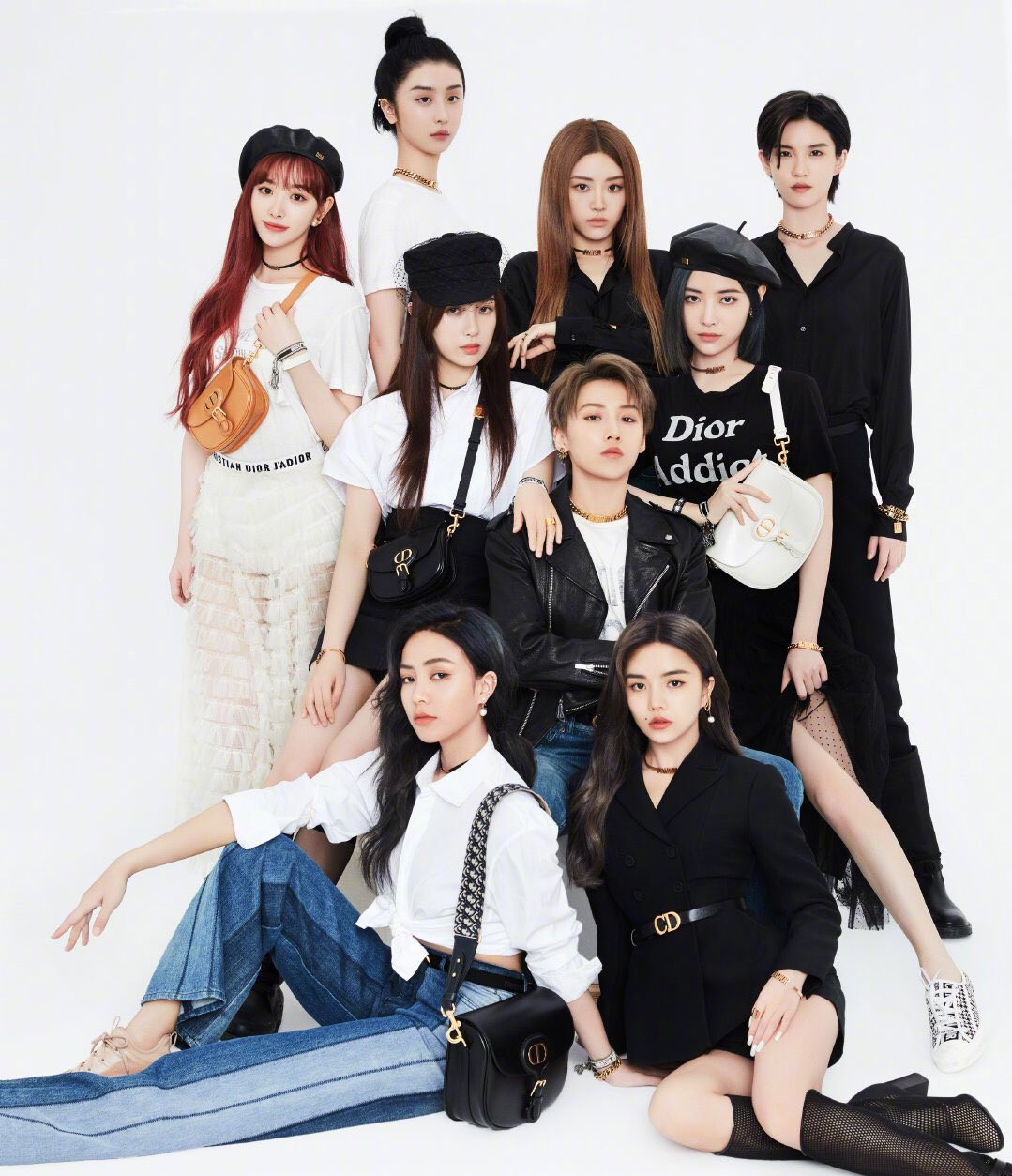 Netizen thắc mắc việc Dụ Ngôn không được lộ mặt trên truyền hình khi biểu diễn cùng THE9 ảnh 1