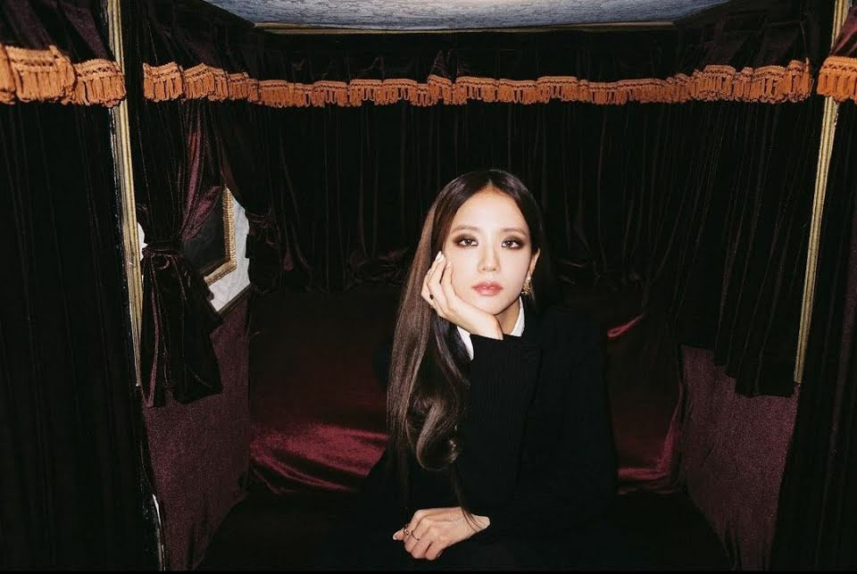 Không hổ danh “idol xinh như Hoa hậu”, Jisoo cứ trang điểm mắt khói lại đẹp hút hồn ảnh 5