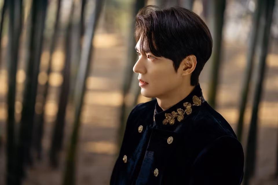 Đâu chỉ fan girl mà Kim Go Eun cũng mê mẩn ngắm Lee Min Ho vì điều này ảnh 7